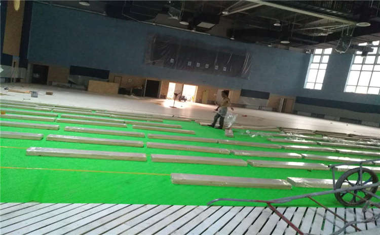 篮球馆木地板的清洁保养神器