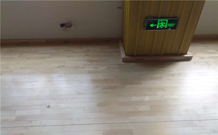 松木舞台实木地板双层龙骨结构