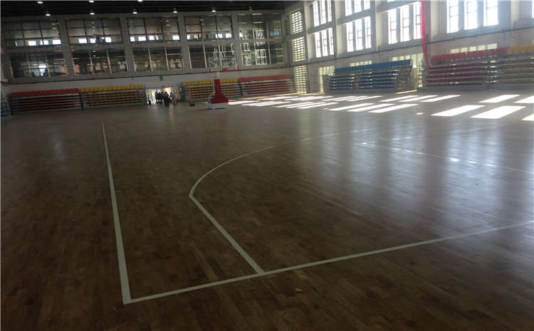 学校舞蹈房木地板怎么翻新？