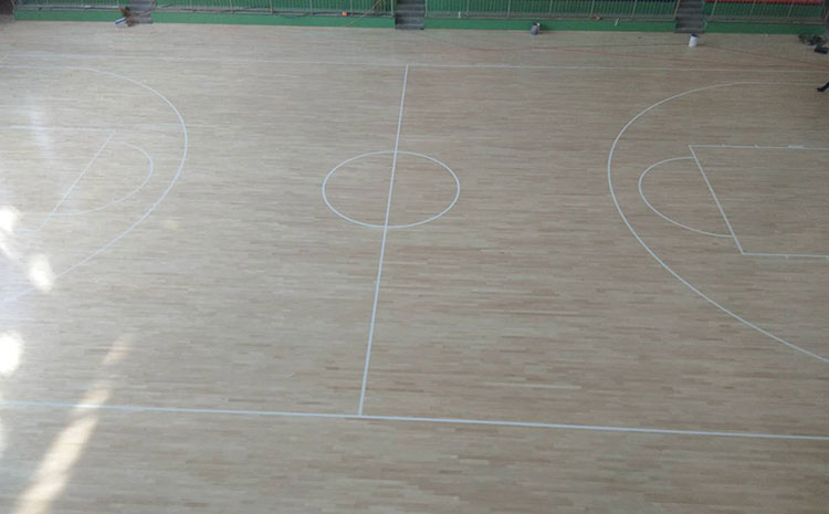 枫木运动木地板多少钱一平米？